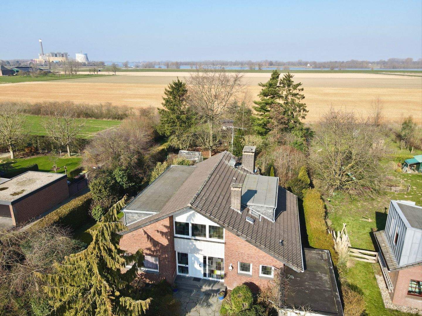 Familienhaus nahe Rhein (ca. 600 m) mit großem Garten & Baugrundstück - Freizeitspaß am Kernwasser Wunderland inklusive – Kalkar – Vorschaubild 2