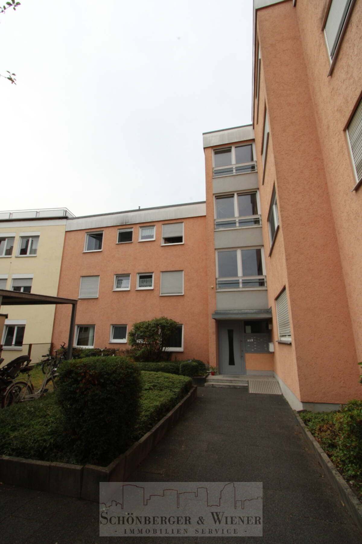 Attraktive Wohnung mit 5 Zimmern & 5 Bädern - ideal für Kurzzeitvermietung, ca. 5,4 % Rendite – 93055 Regensburg – Bild 1 von 5