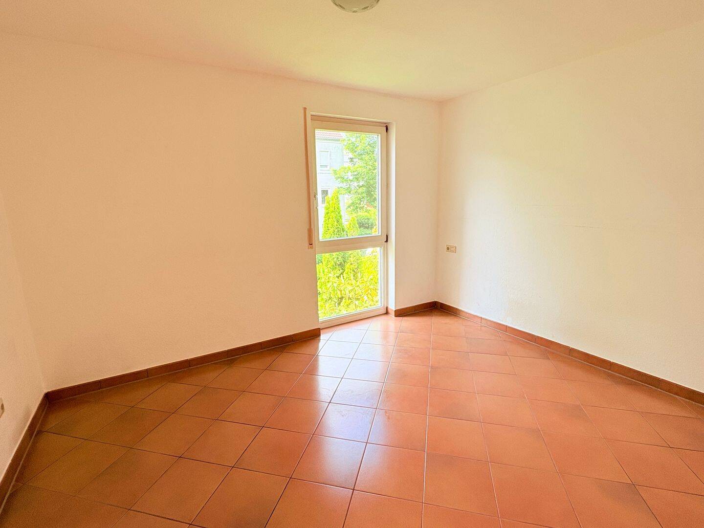 Helle 3‑Zimmer‑Wohnung mit Balkon, Einbauküche und Tiefgarage in Stuttgart‑Riedenberg – Stuttgart – Vorschaubild 7