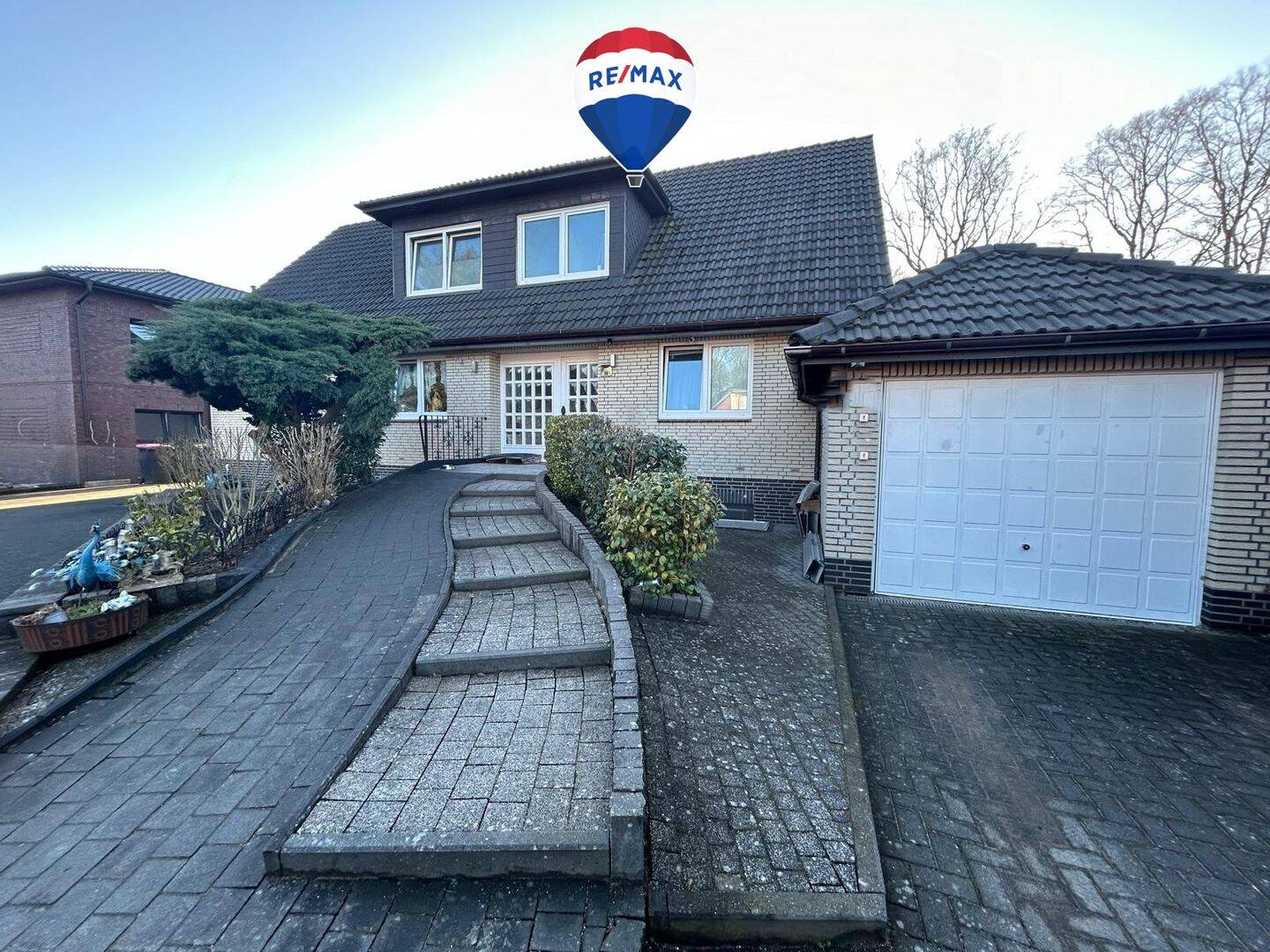 Großzügiges Einfamilienhaus mit ca. 280 m² Wohnfläche auf ca. 1.180 m² Grundstück in HH-Niendorf