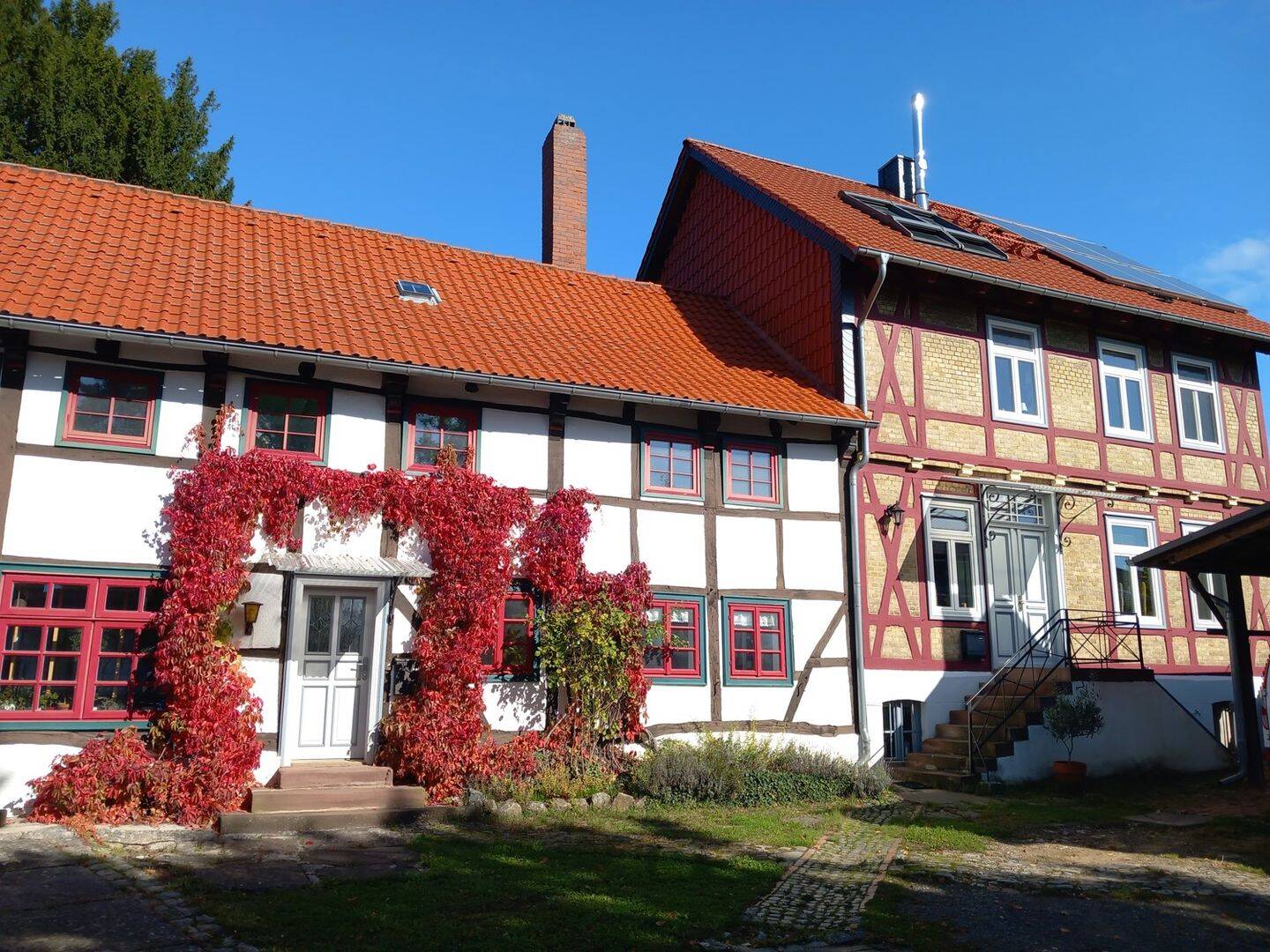 Liebhaberobjekt - zwei restaurierte Fachwerkhäuser mit gepflegtem Garten und Nebengebäuden/Bauplatz – Denkte – Vorschaubild 2