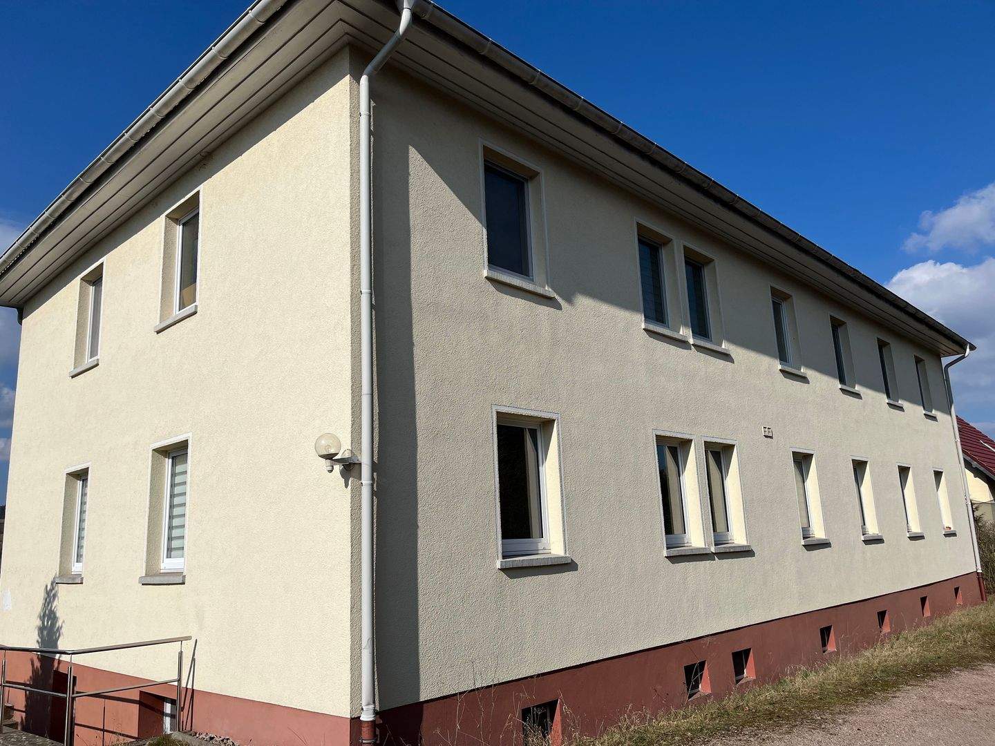 Attraktives Mehrfamilienhaus mit Entwicklungspotenzial - solides Investment mit Ausbaureserve – Viernau – Bild 1 von 5