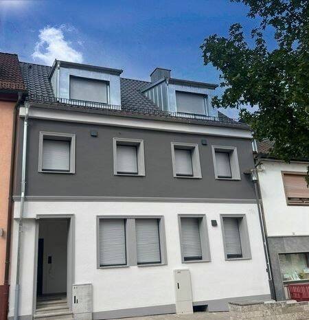 Erstbezug - moderne, neuwertige 3 Zimmer-Dachwohnung in der Innenstadt von Hofheim