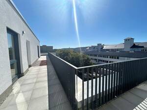 Modernes Leben auf 118 m²: Stilvolle 3-Zimmer-Wohnung mit Highlight-Dachterrasse und Aufzug – 70327 Stuttgart – Vorschaubild 4