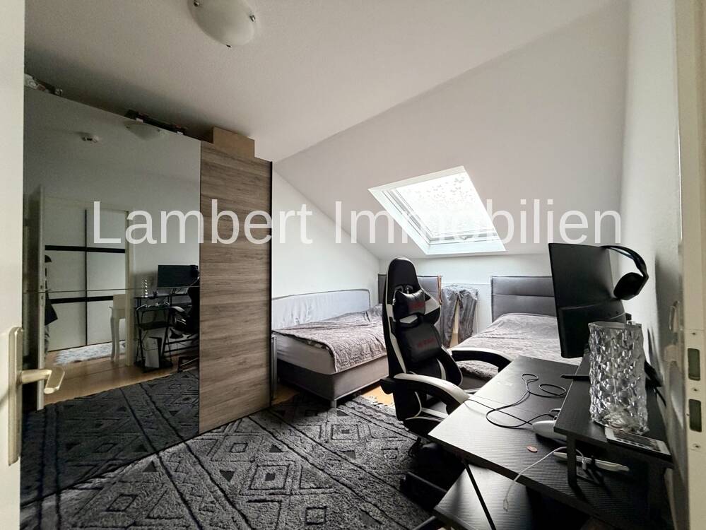 Charmante Dachgeschosswohnung im Altbau mit 2,5 Zimmern in der Wiesbadener Innenstadt – Wiesbaden – Vorschaubild 5