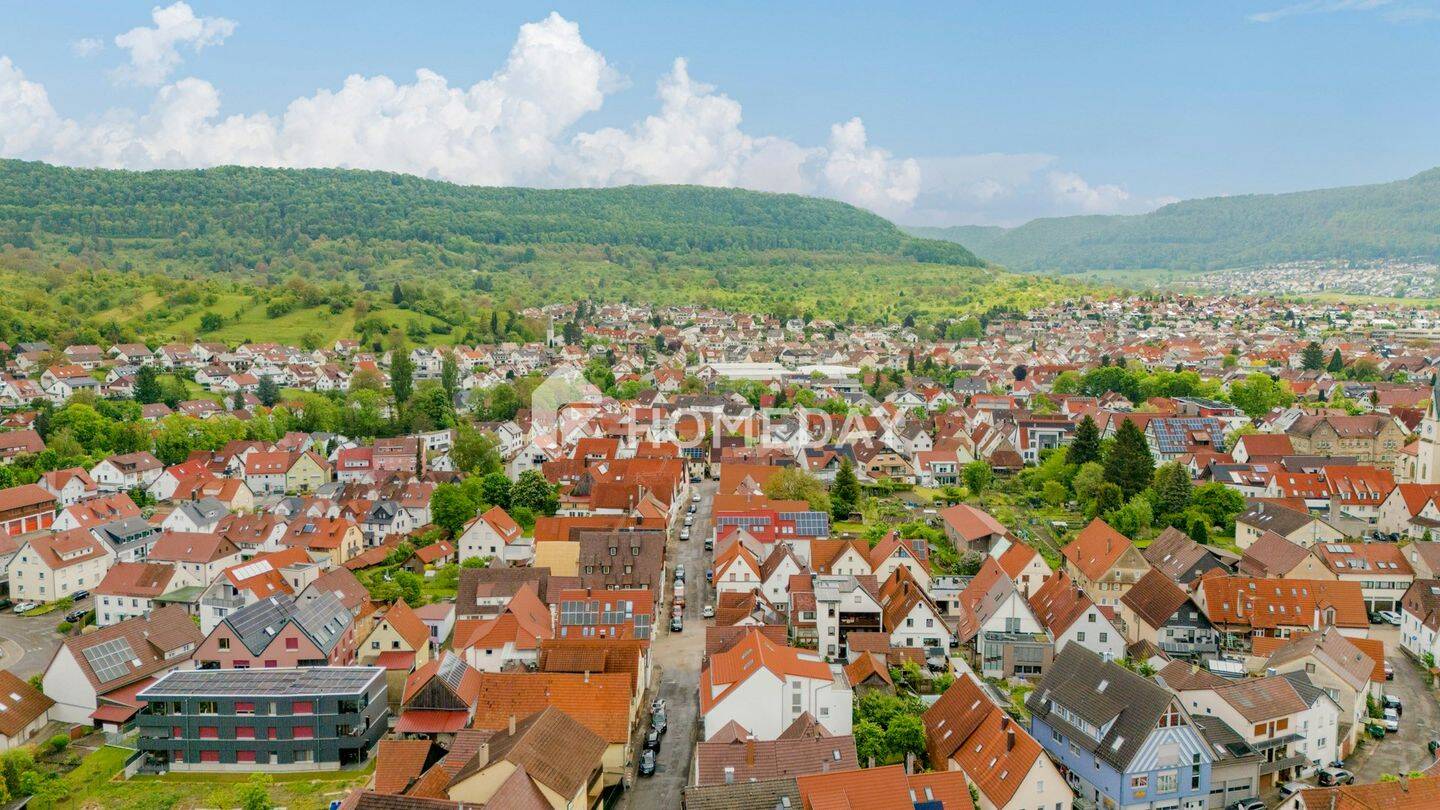 Wohnen oder Vermieten: Zweifamilienhaus mit ca. 195 m² Wohnfläche und flexiblem Nutzungspotenzial – Dettingen an der Erms – Vorschaubild 2