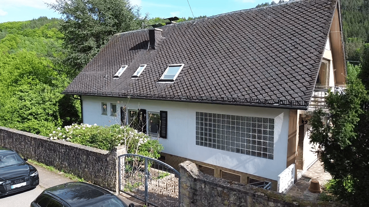Viel Raum für Leben und Zukunft: Flexibles Wohnhaus mit drei Einheiten und traumhaftem Außenbereich – Kordel – Bild 1 von 9