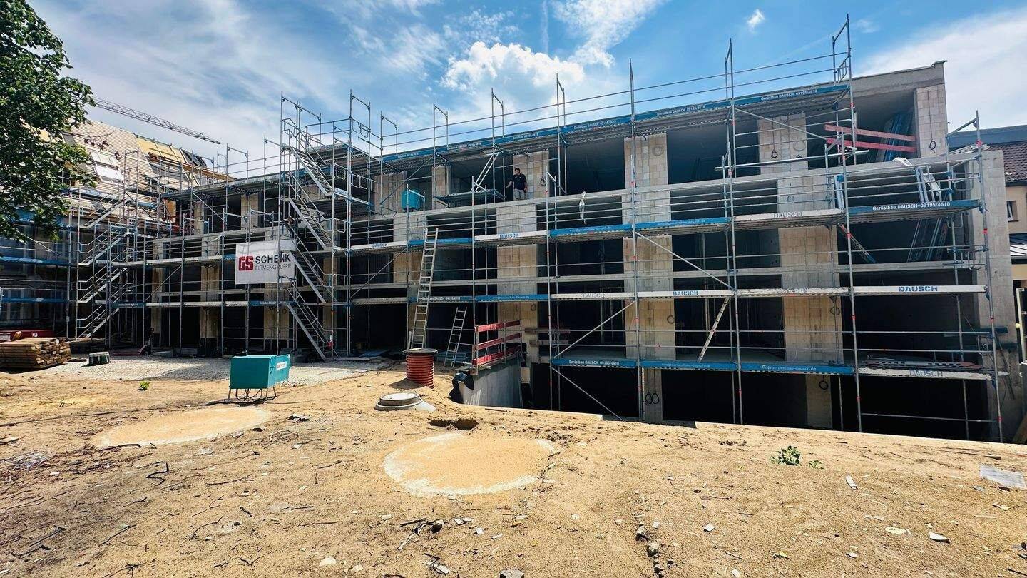 Grüner Innenhof! Unsere Maßnahme gegen die Hitze! Chice 1 Zi.- NB- ETW mit Balkon! – Erlangen – Bild 1 von 9
