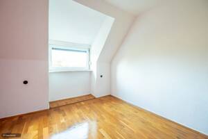 Charme trifft Potenzial - Doppelhaushälfte mit Garten und Pool im beliebten Stadtfeld West – 39110 Magdeburg – Vorschaubild 8