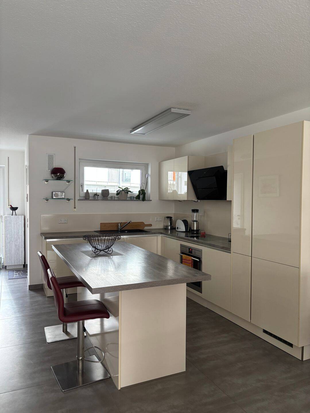 Exklusive 4-Zimmer-Wohnung mit Balkon und Tiefgarage in Fürth – Fürth – Vorschaubild 3