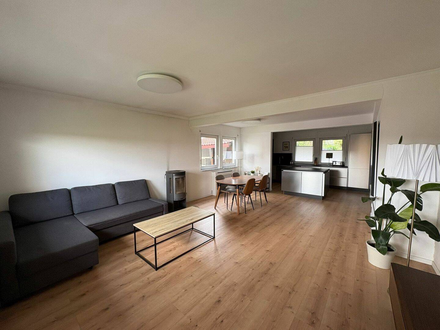 Charmantes und renoviertes Einfamilienhaus mit schönem Garten und Pool – Trautskirchen – Vorschaubild 3