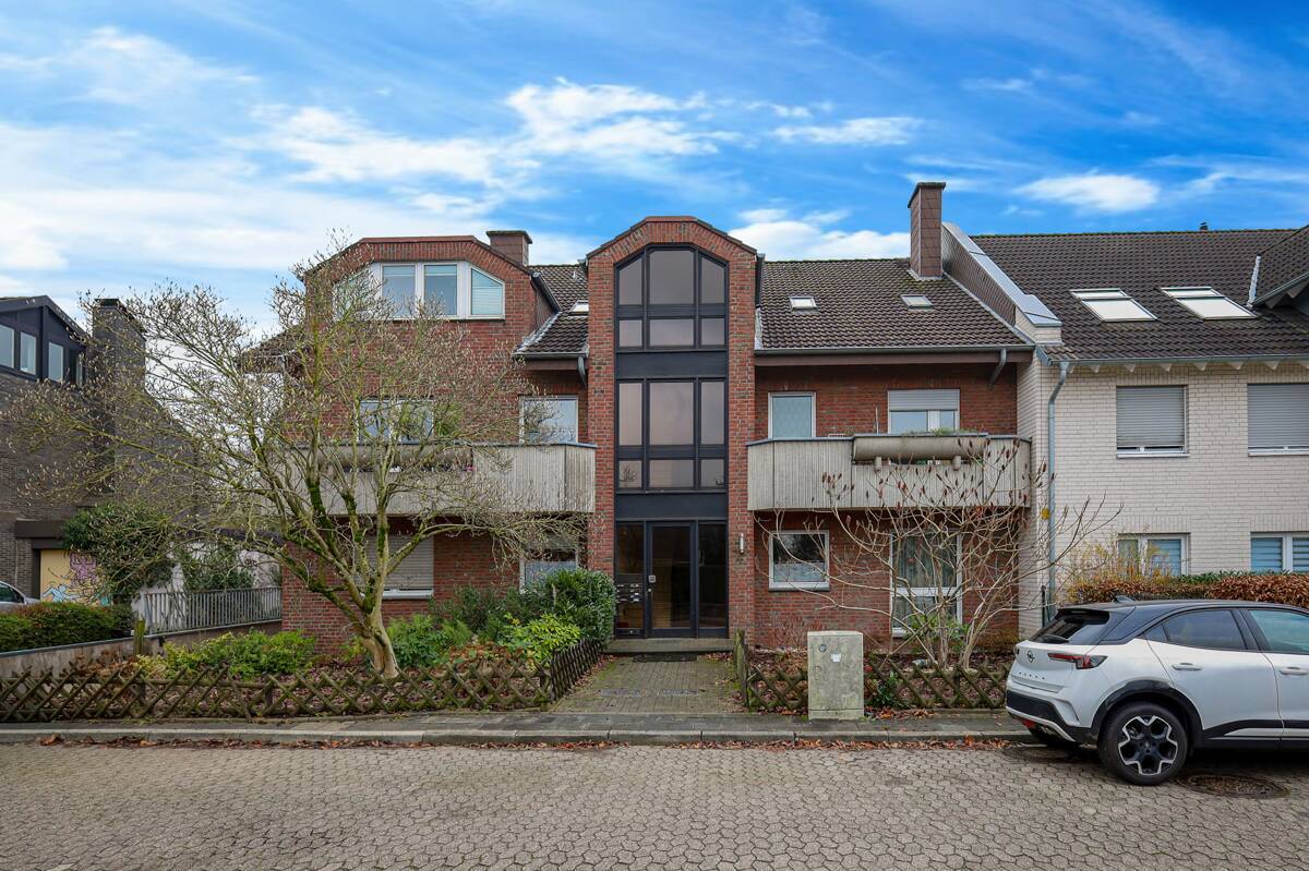 Sonniges Apartment mit Balkon und TG-Stellplatz in Angermund