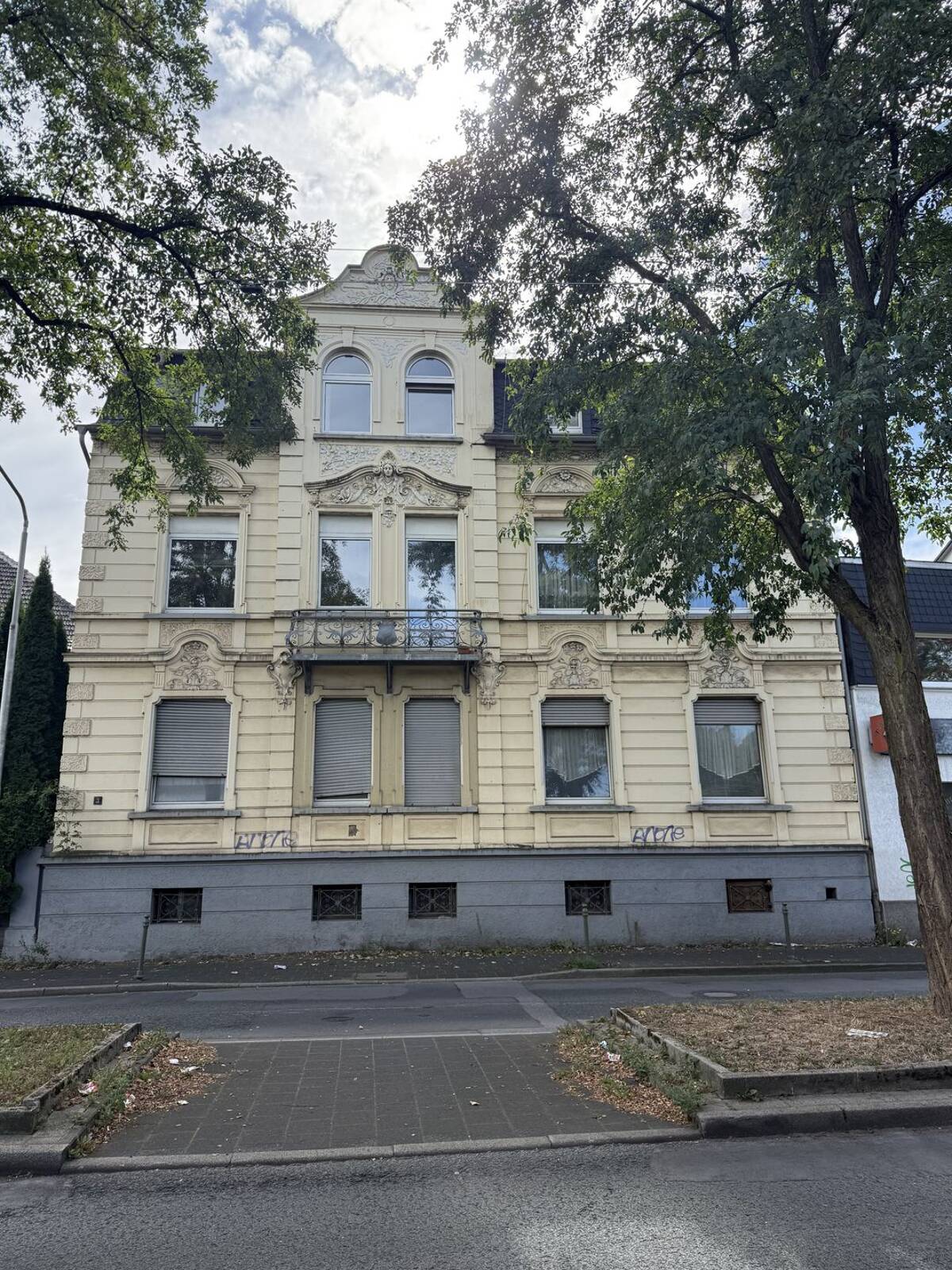 Vielseitiges Mehrfamilienhaus im Herzen Iserlohns - Ihr ideales Investment! – 58644 Iserlohn – Bild 1 von 9