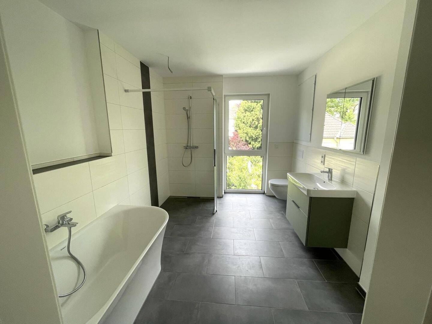 Erstbezug – Exklusive 3-Zimmer-Wohnung mit EBK und Balkon in guter Lage von Radebeul-Ost! – Radebeul – Vorschaubild 2