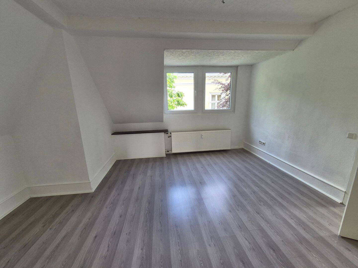 Dachgeschoßwohnung 3 Zimmer in 3-Fam.-haus in sehr schöner Wohngegend – Remscheid – Vorschaubild 2