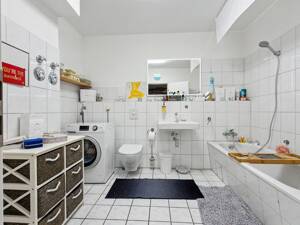 Zentrale Geräumige 1-Zimmerwohnung mit ruhigem Südbalkon, eigener Stellplatz inklusive! – 23558 Lübeck – Vorschaubild 6