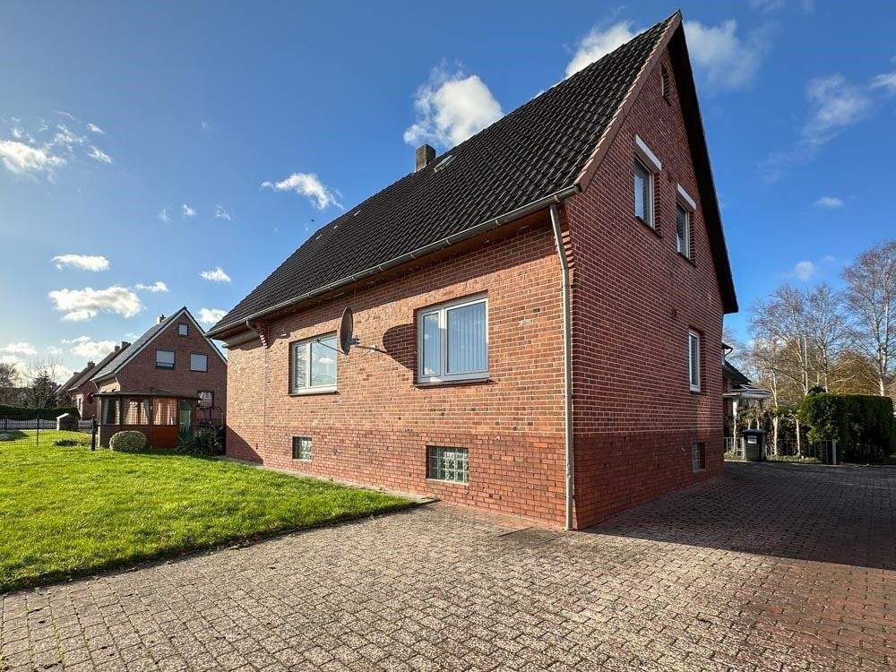 Geräumiges Wohnhaus mit Keller und Doppelgarage – Drochtersen – Bild 1 von 9