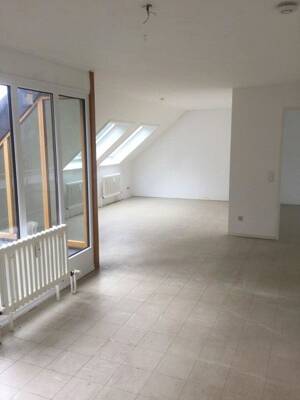 Helle und großzügig geschnittene 2-Zimmer-Wohnung mit Balkon (WBS) – 33689 Bielefeld – Vorschaubild 2