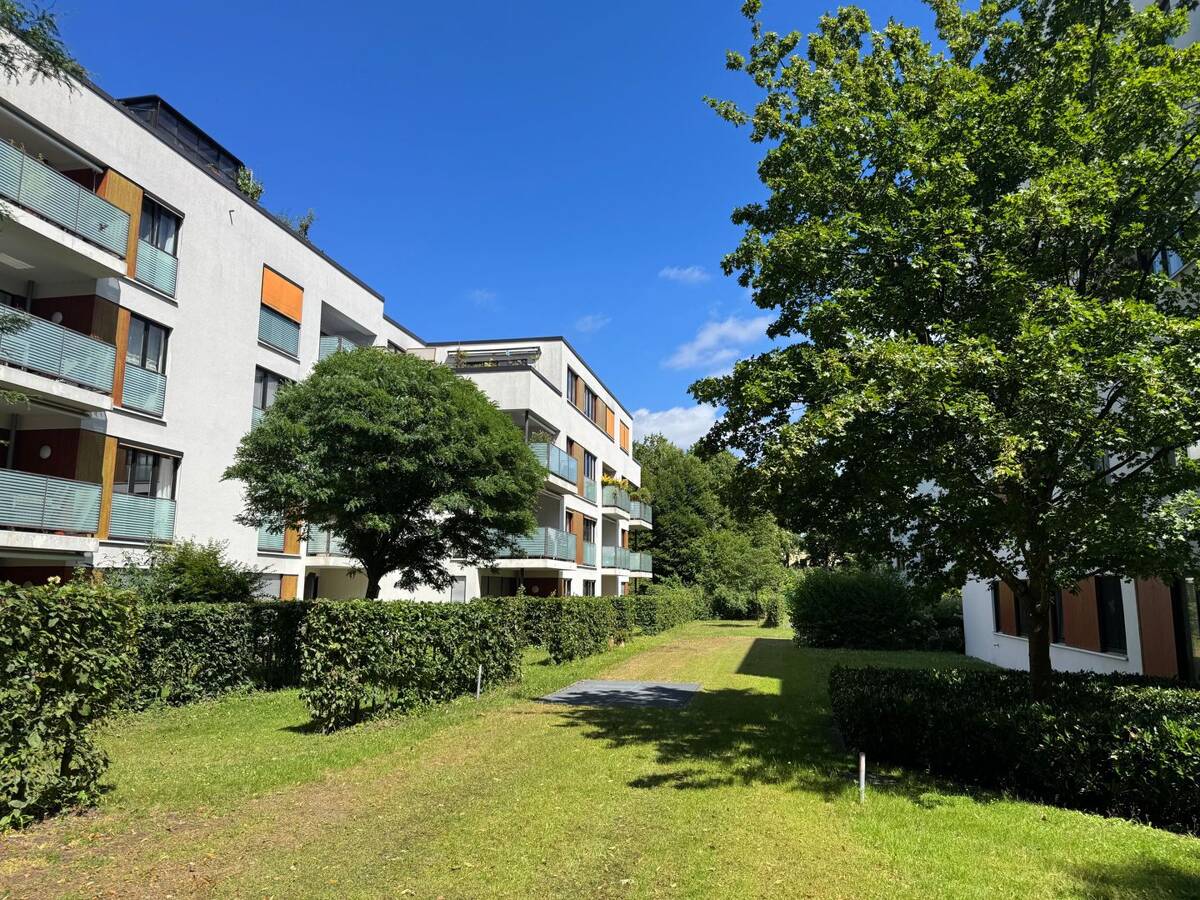 Modern Wohnen in schöner Allee - U-Bahn zu Fuß erreichbar! – 22527 Hamburg – Bild 1 von 9