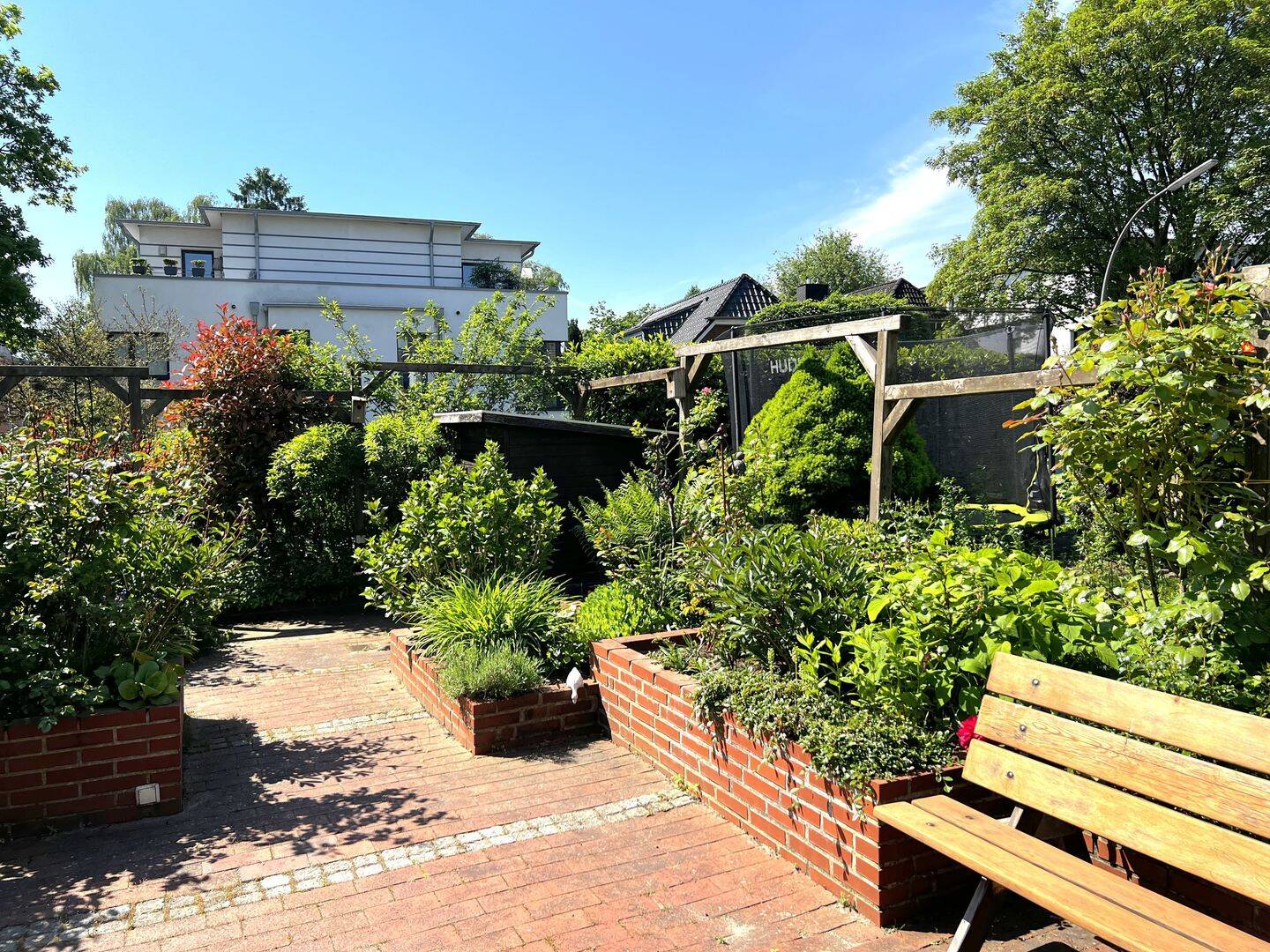 TOP! Idyllisches Wohnen im Alstertal! Großzügiges, sehr gepflegtes, preisgekröntes Mittelreihenhaus mit schönem Garten und Garage in Hummelbüttel. – Hamburg – Vorschaubild 4