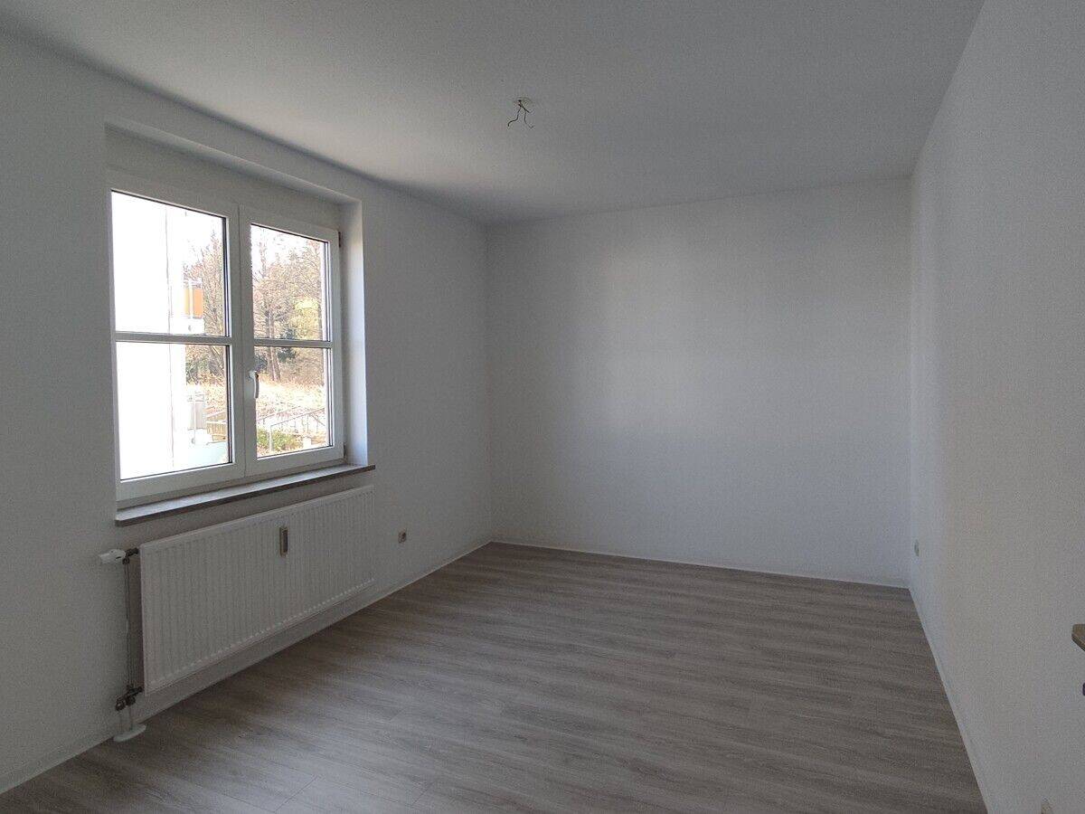 Schöne, renovierte 4-Zimmer-Wohnung mit Balkon! – Plauen – Vorschaubild 8