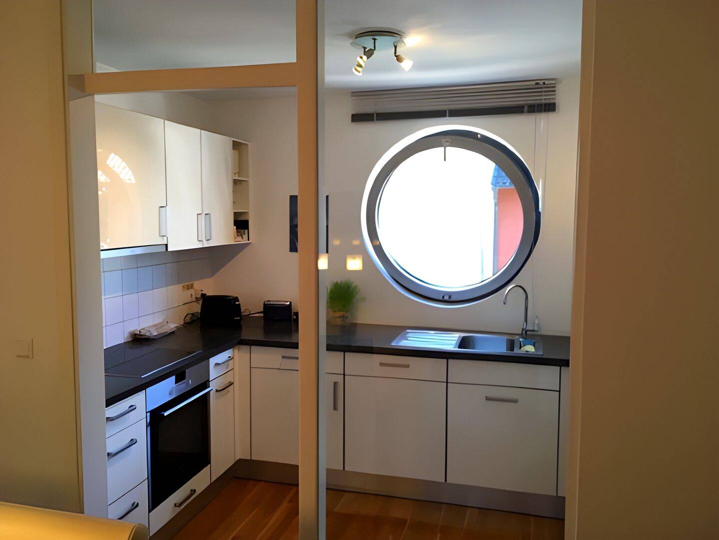 Stilvolle, geräumige 3-Zimmer-Wohnung mit Balkon und Einbauküche in Bonn-Beuel – Bonn – Vorschaubild 7