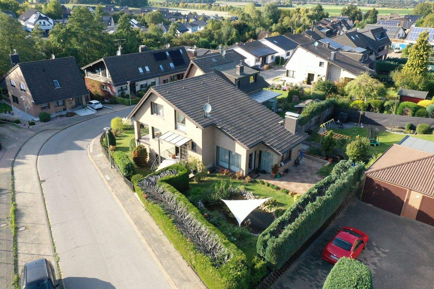 Hier will ich bleiben! Freistehendes EFH mit Einliegerwohnung und Garage.. – Langerwehe – Vorschaubild 2