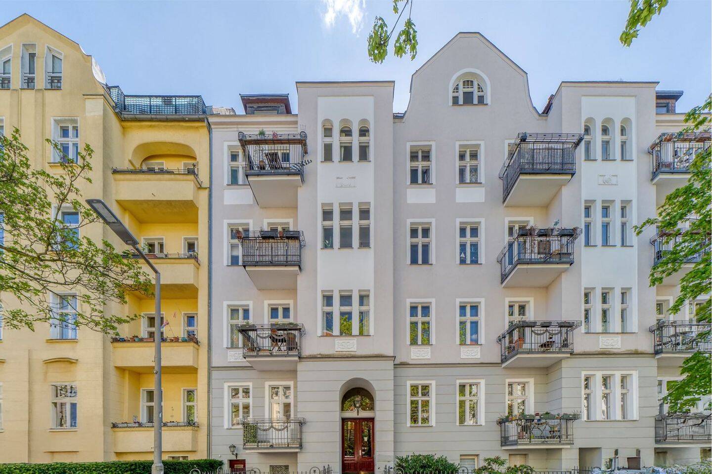 Stilvolle 2-Zimmer-Altbauwohnung mit Balkon und Stuck nahe Schloßstraße – Berlin – Vorschaubild 9