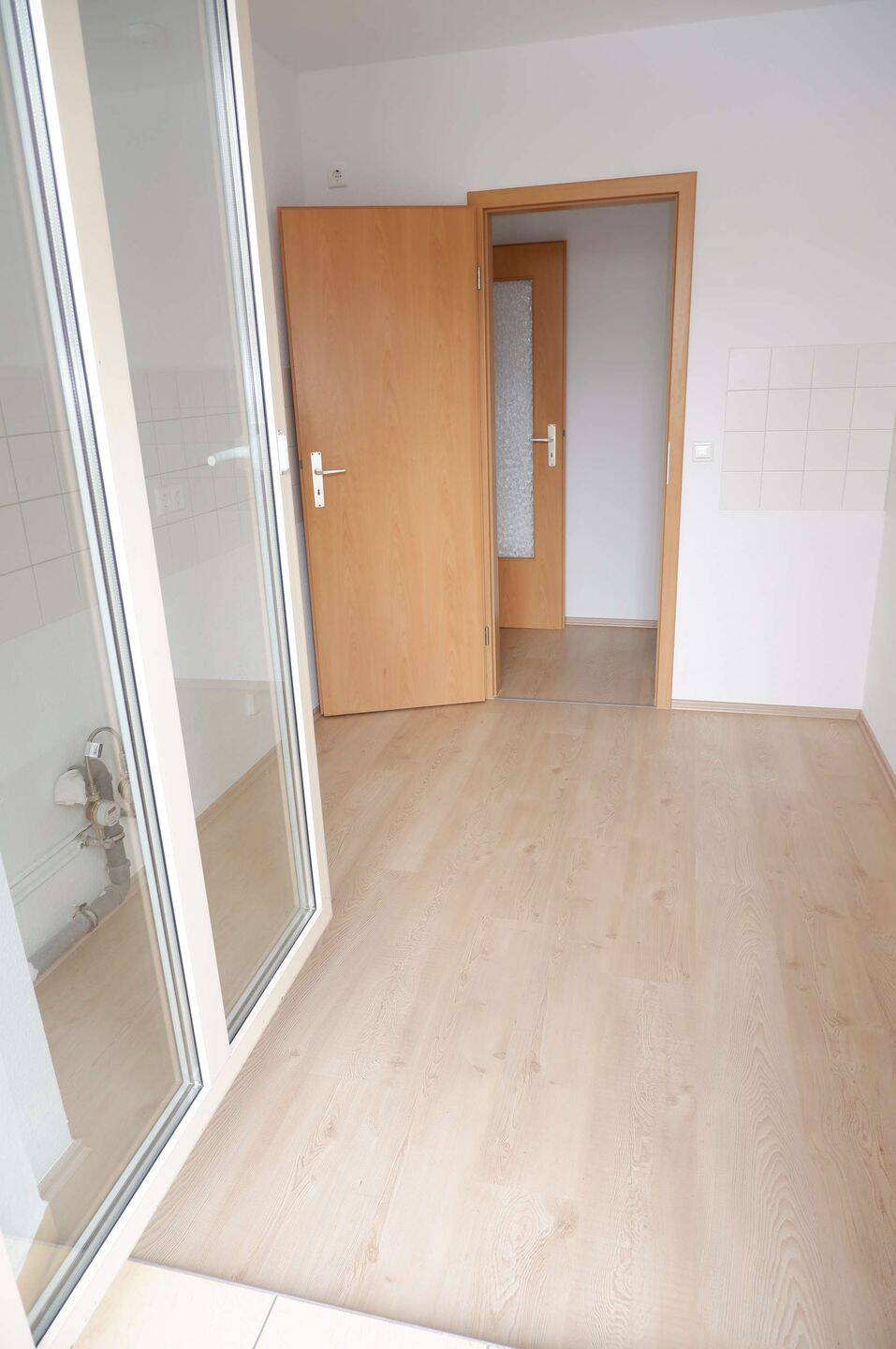 EBK mögl. * Alles NEU !!! Balkon + offener Küche im 1. OG !!! – Chemnitz – Vorschaubild 7