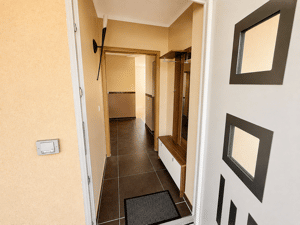Hochwertig modernisierte und barrierearme 4-Zimmer-Eigentumswohnung mit Stellplatz in Erfurt-Hochheim – 99094 Erfurt – Vorschaubild 4
