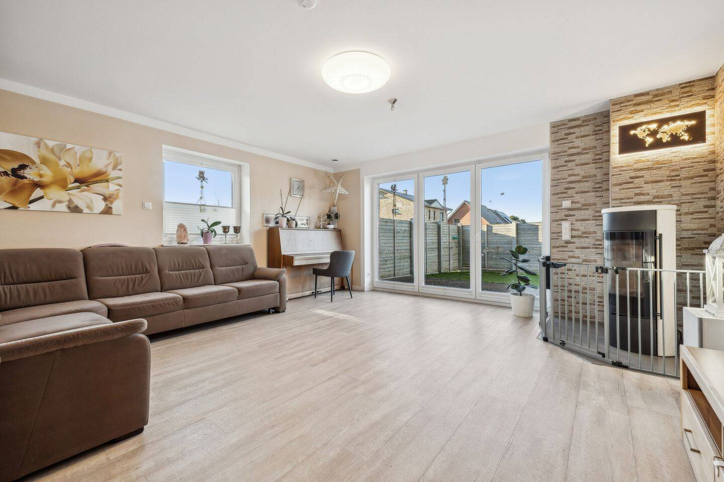 Niebüll! Exklusives, energieeffizientes Haus mit viel Platz kurz vor Sylt – Niebüll – Vorschaubild 4