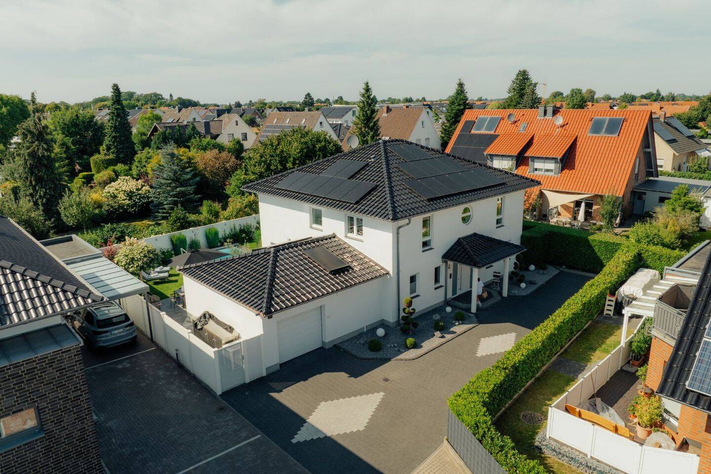 Beheizter Pool, kühle Drinks - Ihr neues Leben. – Minden – Bild 1 von 9
