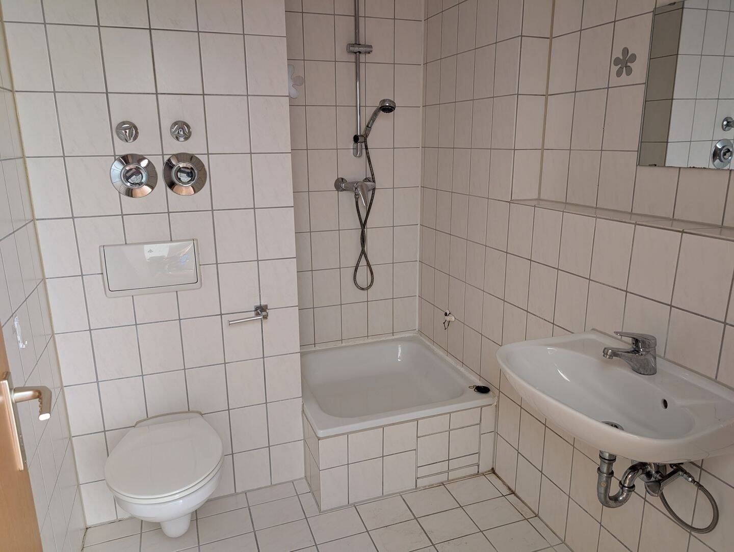 Ruhige 1 Zimmerwohnung mit Küche und Laminat in City nähe! – Nürnberg – Vorschaubild 4