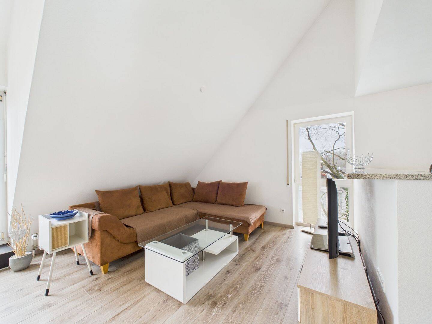 Exklusive Maisonette mit Galerie, 2 Balkonen, Donau Nähe & 2 TG Stellplätzen in Ulm Gögglingen – Ulm – Vorschaubild 3