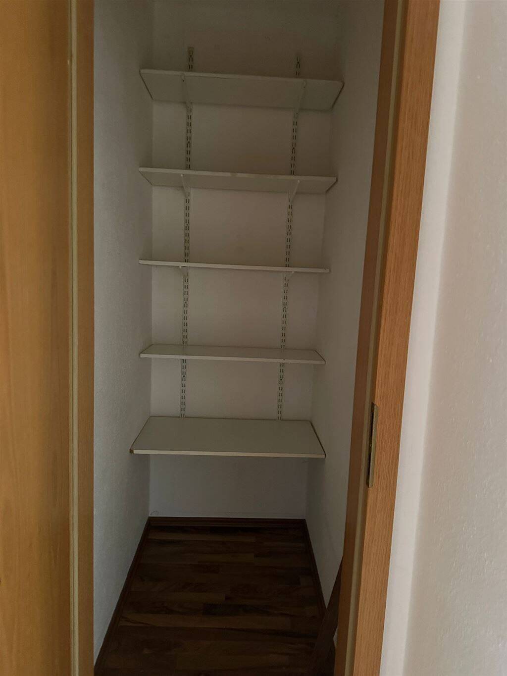 * Vermietete und große 2-Zimmer mit neuem Laminat, Wanne und Balkon zum Toppreis! * – Chemnitz – Vorschaubild 9