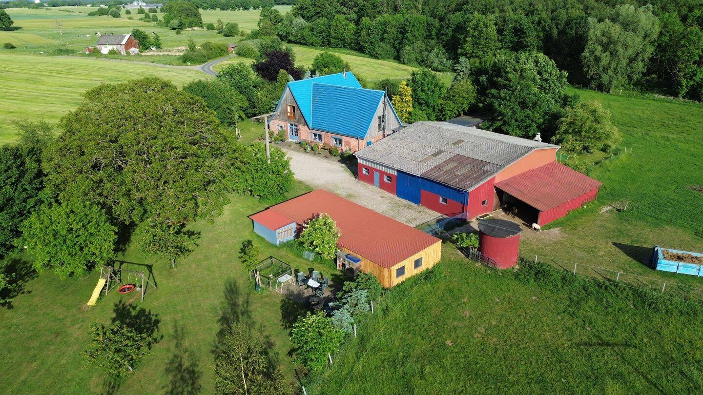 --idyllischer Hof mit 3 ha Hauskoppel--