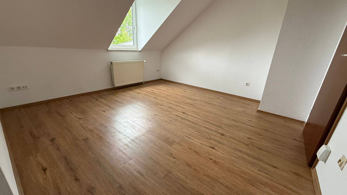 DG / 1-Zi-Whg. mit modernem Laminat - Bad mit Dusche – Chemnitz – Vorschaubild 2