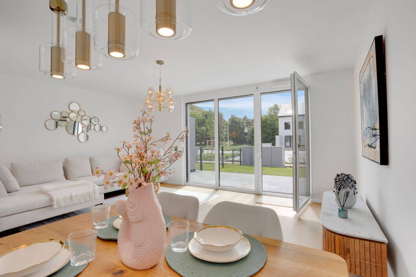 Smart. Effizient. Modern! Premium-Reihenhaus mit Garten, 2 Stellplätzen & Neuer Küche – Herbrechtingen – Bild 1 von 9