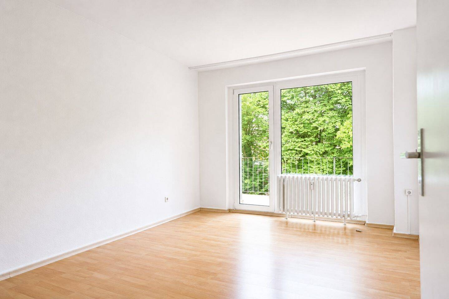 Großzügige 3-Zimmer-Wohnung mit zwei Balkonen und wunderbarem Grünblick in traumhafter Wohnlage! – Krefeld – Vorschaubild 9