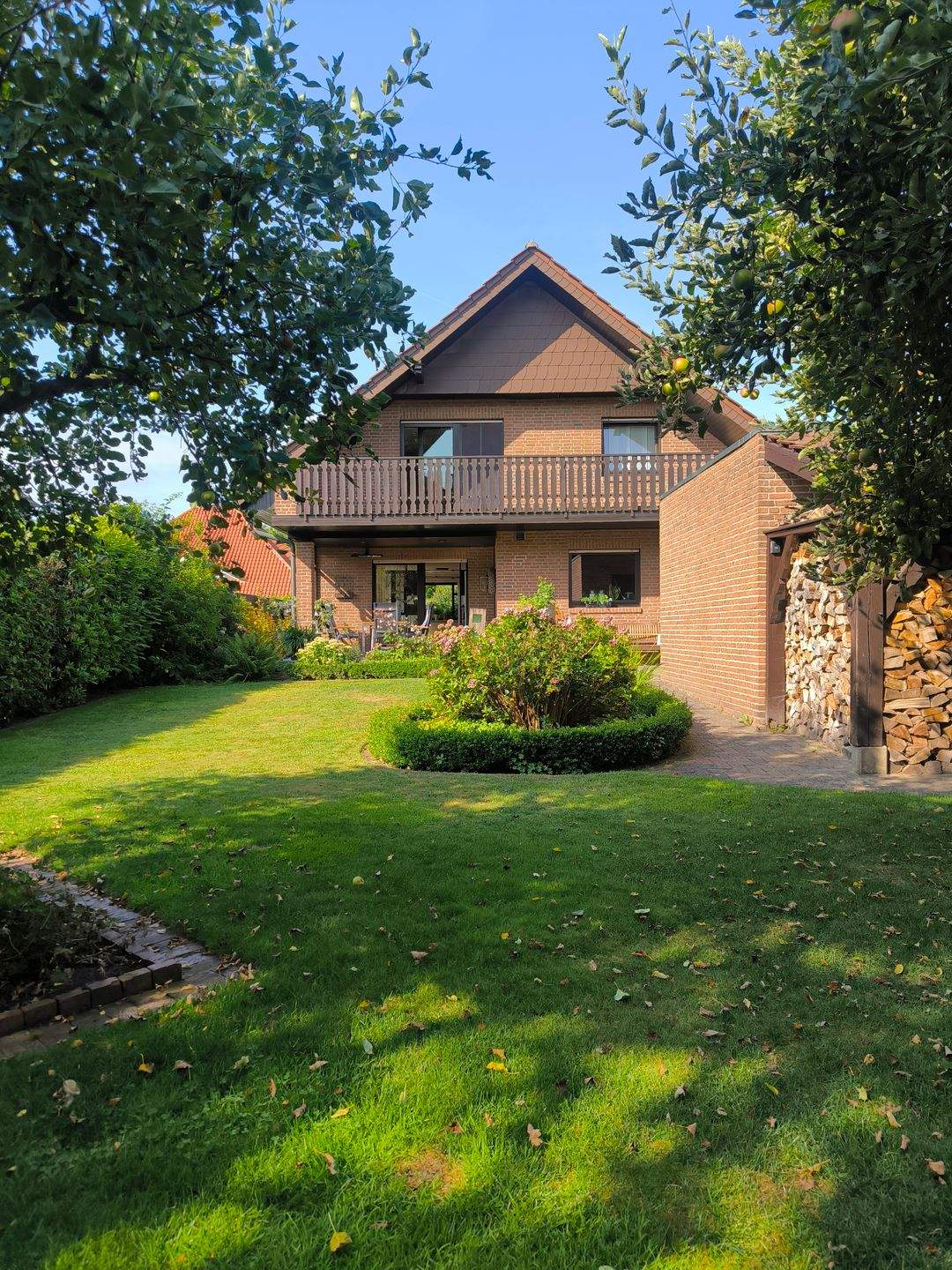 ***BÜSCHER IMMOBILIEN*** Stilvolles Einfamilienhaus im westfälischen Landhausstil – modernisiert, gepflegt & energieeffizient – Gronau – Bild 1 von 9