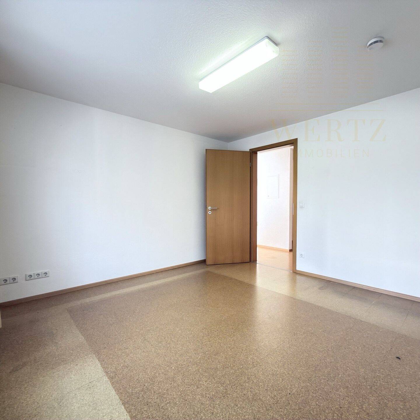 Helle Stadtwohnung mit Loggia, Einbauküche und Aufzug in zentraler Lage – Ulm – Vorschaubild 6