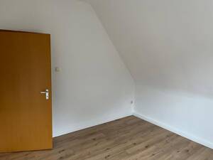 Gepflegte 2-Zimmer-Dachgeschosswohnung in Oberhausen - ab 01.11.2026 zu vermieten – 46147 Oberhausen – Vorschaubild 4