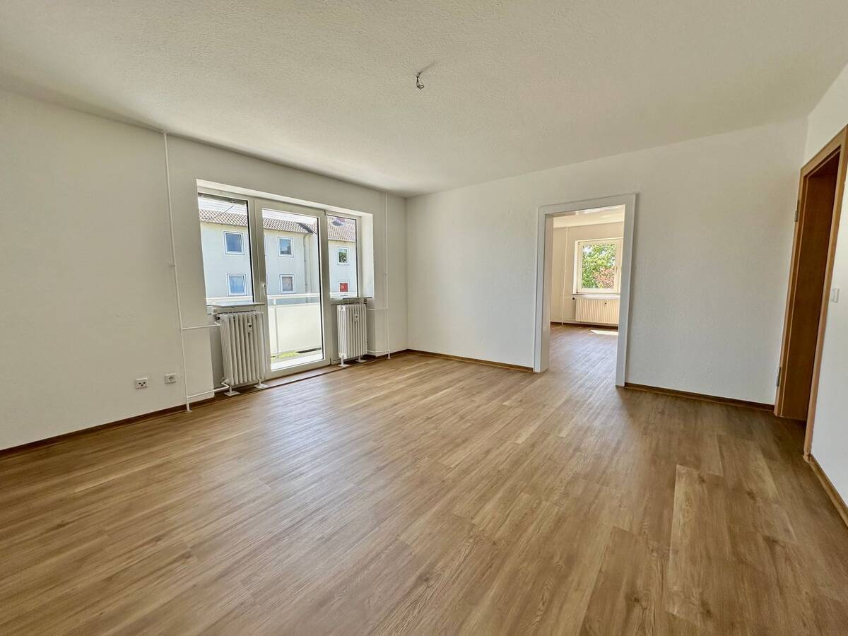 Einziehen und wohlfühlen: Helle und gepflegte Wohnung mit Balkon und neuer Ausstattung – 65187 Wiesbaden – Bild 1 von 9