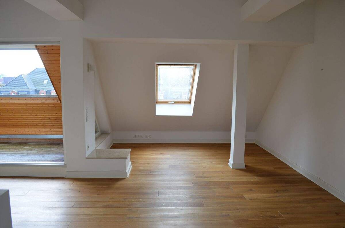ANLAGE, vermietete, charmante 4 Zi.- Maisonettewhg. im sanierten Altbau im Q21 – 22307 Hamburg – Bild 1 von 9