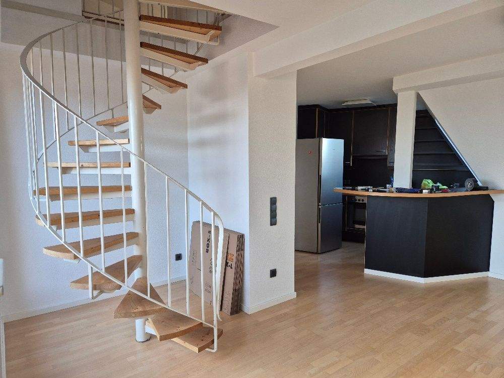 Nürnberg Hummelstein: helle Maisonette Wohnung mit Galerie Ebene; Dachloggia; Einbauküche; Tageslichtbad; WG-geeignet; zum 01.04.2026 verfügbar – Nürnberg – Vorschaubild 4