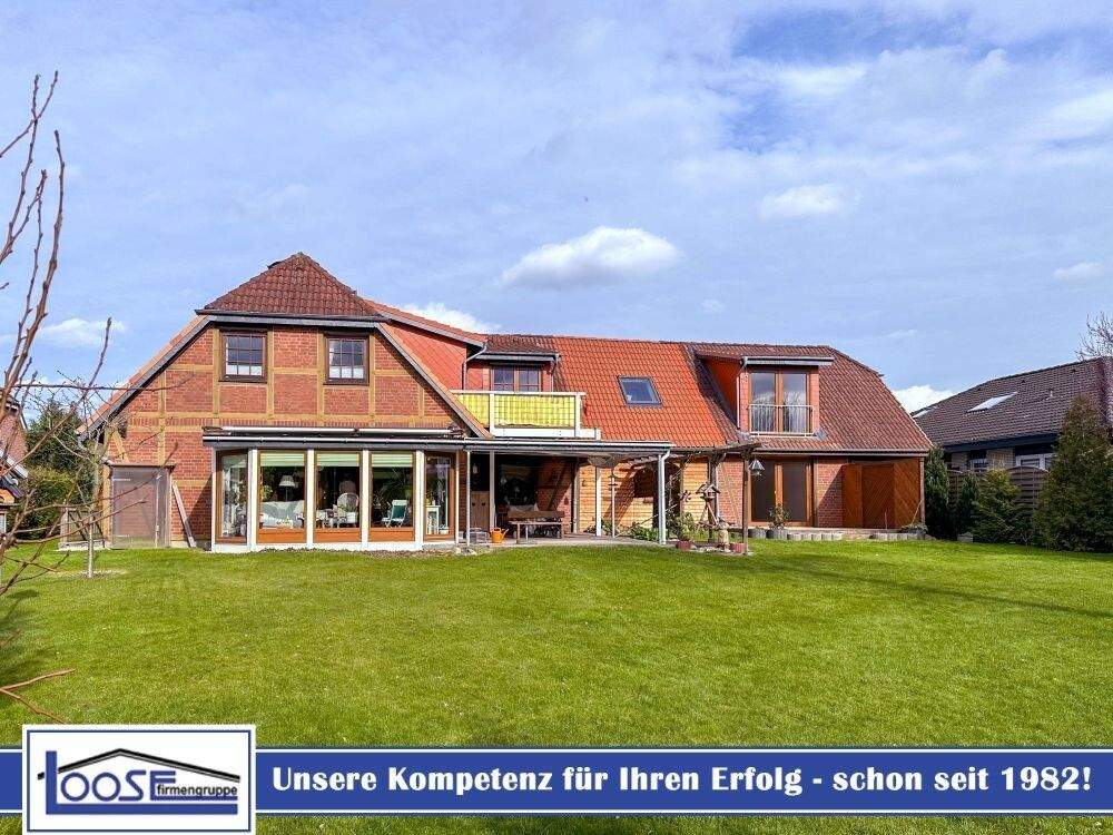 Hochwertiges Wohnhaus mit zusätzlicher Wohneinheit im Gewerbegebiet in Bad Schwartau – Bad Schwartau – Bild 1 von 9
