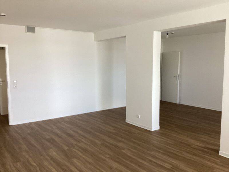 Sanierte 3-Zimmerwohnung mit Balkon – Langen – Vorschaubild 2