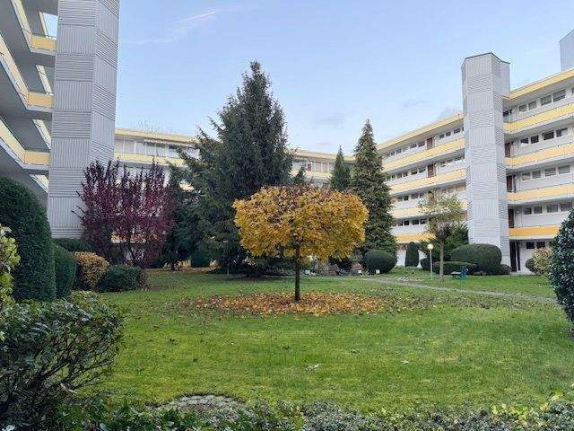 Helle 2-ZW mit großem Balkon und Stellplatz – Erlangen – Vorschaubild 3