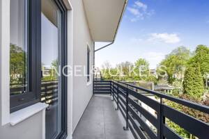 Stilvolle Altbauwohnung mit Balkon und Gartenblick - Ihr Rückzugsort im 1. Obergeschoss