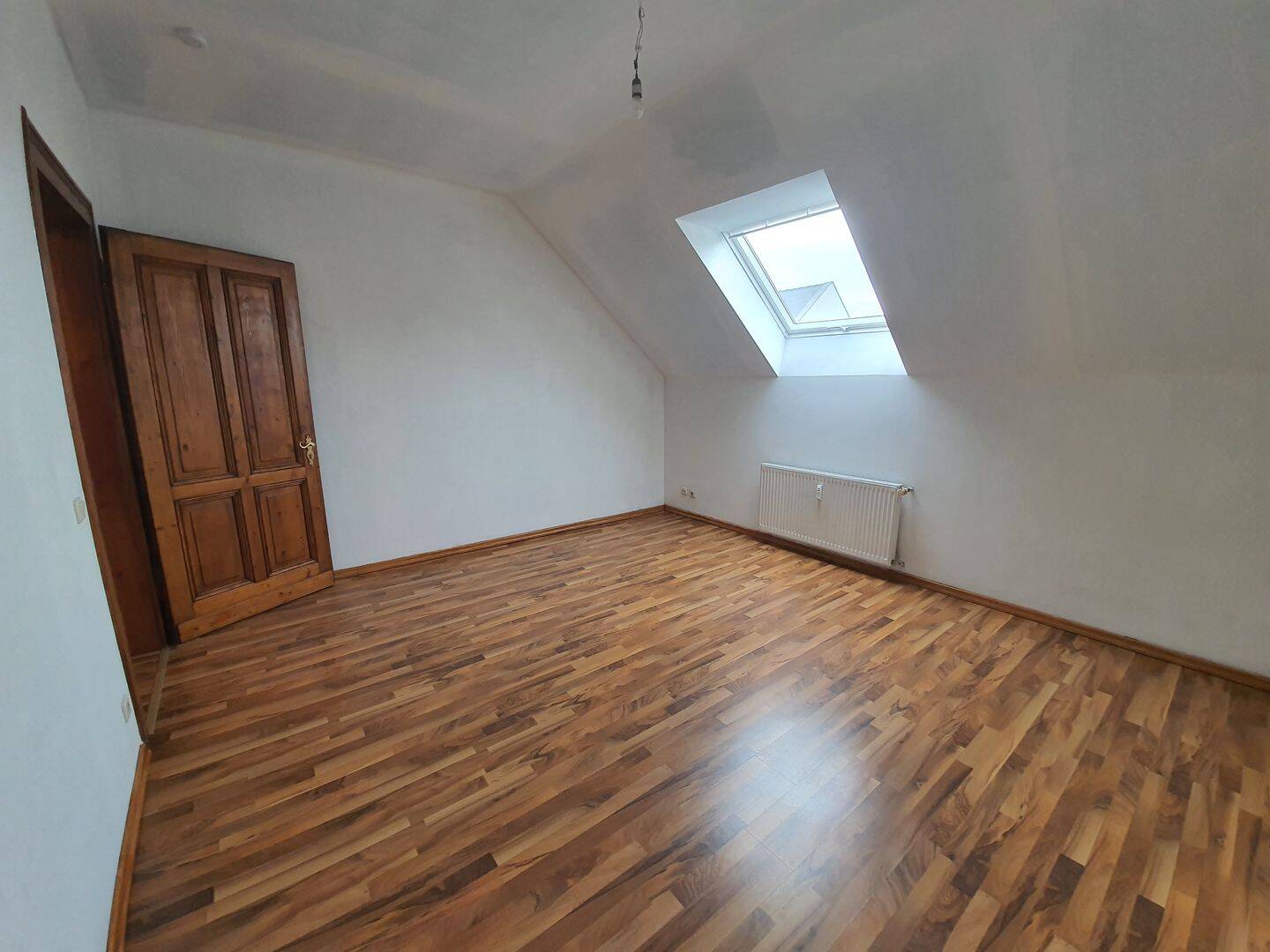 Helle Dachgeschosswohnung mit Klimaanlage – Duisburg – Vorschaubild 9